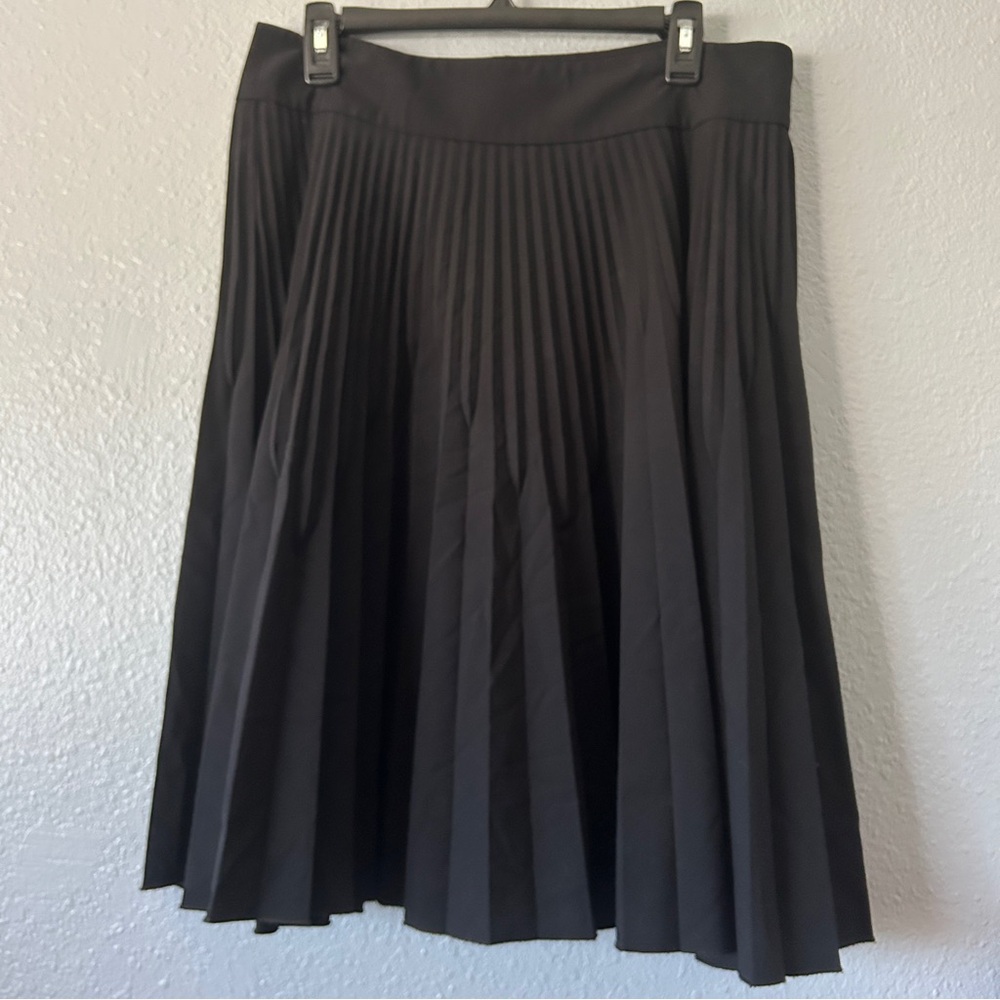 Studio Elegant Black Pleated Midi Skirt